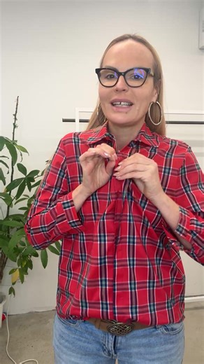 T02-18 🇮🇹🇮🇹 koszule HIT 🇮🇹🇮🇹Cykl trwa od 5 do 11 stycznia 🇮🇹🇮🇹Wysyłka paczek do 27.01 🇮🇹🇮🇹 🌟 Kod 4763 R - koszula kratka- cena 139 zł 70 % bawełny , 30% nylon Do 107 cm w biuście, długość - 70/75 cm Rozmiar UNI od M do XL 🌟 Kod 5725 - marynarka kieszenie z patką- cena 179 zł Eko skóra Do 102 cm w biuście, długość - 75 cm Rozmiar UNI od S do L ✨ 5725 BY ✨ 5725 E 🌟 Kod 5724 - bomberka skośne kieszenie- cena 239 zł Eko skóra Do 110 cm w biuście, długość - 60 cm Rozmiar UNI od M d