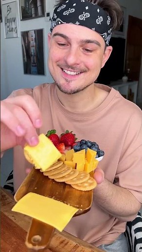 How to eat CRACKERS & CHEESE properly 🧀🍥🍓😎🤌 | CHEFKOUDY