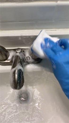 TRYING CIF CREAM & LOVING THE SCENT 🥰🧼 Tested the CIF Cream and I’m obsessed with how amazing it smells! Perfect for a satisfying and fresh cleaning experience. #FYP #Cleaning #CIFCream #CleanTok #SatisfyingCleaning #HomeCleaning #FreshScent #CleaningRoutine #SparklingClean #CleaningObsessed | Carla’s Cleaning Corner