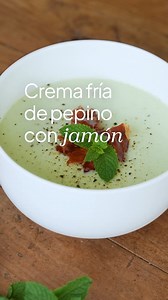 📝Nada mejor que una crema fría para comer los días de verano. Y esta de pepino... ¡Increíble! Apunta:​ 🛒 los ingredientes son: ​ Paleta de cebo Navidul​ 2 pepinos​ 1 yogur griego​ ½ cebolleta​ ½ diente de ajo​ Menta fresca​ aove​ Pimienta​ sal​ 🥣se elabora así: ​ En una batidora introducimos los pepinos pelados y cortados, la cebolleta cortada, el ajo, el yogur, aove, sal y unas hojas de menta. Batimos hasta dejar una crema fina. ​ Cocinamos las lonchas de paleta en el micro hasta que queden 