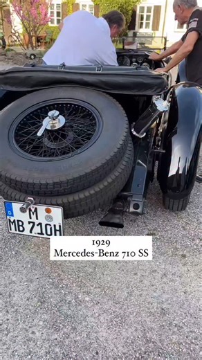 1929 Mercedes-Benz SS 710 Roadster Racing Legend The Mercedes-Benz 710 SS Roadster With its 7.1-liter supercharged engine and up to 200 hp, it was a sensation on the racetracks of its time. A true masterpiece of engineering and a piece of motorsport history! The Mercedes-Benz 710 SS was a car that was so impressive in power and speed that it tempted “Bentley Boy” Thomas “Scrap” Thistlethwayte to give up his Bentley and buy one. These cars possess an immediate presence made all the more awe inspi