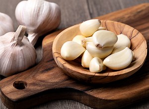 One Major Effect Garlic Has On Your Gut, Says Science