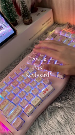 Pink kitten keyboard #fyp #tiktok #pink #kitten #foryoupage #mechanic #gamingkeyboard #trending