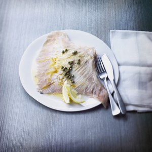 Raie au beurre noir pour 2 personnes - Recettes - Elle à Table