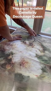 Megan at Salvage Made Chic gave this little side table a fantastic makeover with the help of Decoupage Queen "Camelia" rice paper 🌟 And just look at that blending! A little bit of time, patience and layering does it! 😍 | Decoupage Queen