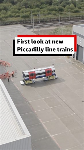👀 First look at the new Piccadilly line trains, which are under construction at a factory in Goole, East Yorkshire. It comes ahead of the official opening of the factory by Secretary of State for Transport Louise Haigh and Mayor of London Sadiq Khan. Work on assembling the first 10 trains for London Underground began in March. They are expected to be in service from 2025. The new trains, which will be fully air-conditioned and more accessible, are expected to increase passenger capacity on the