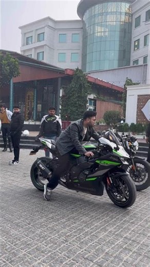 Kawasaki Ninja Zx10r Vs Zx6r #kawasaki