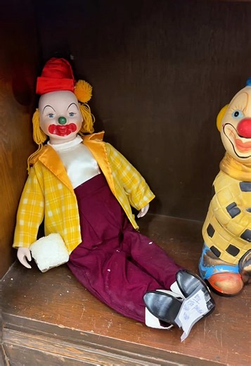 found a clown collection at the antique store ˚˖𓍢ִ໋🤡✧˚.🎪⋆ #clown #clowncollection #clowns