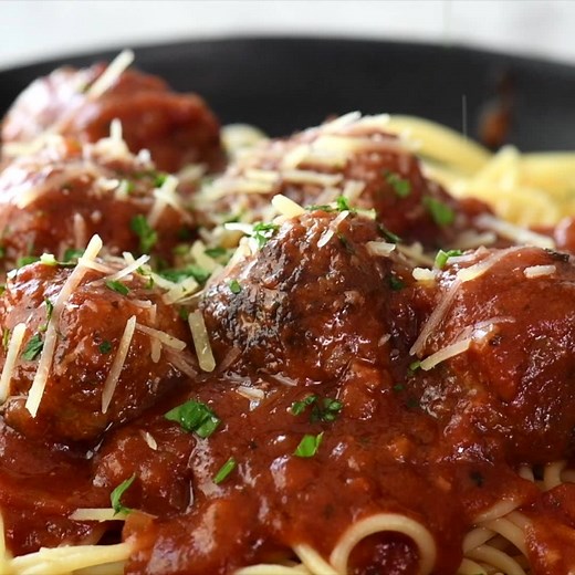🍝 EXTRA JUICY, soft and oh so delicious!!! These Italian Meatballs are guaranteed to please! https://www.recipetineats.com/classic-italian-meatballs-extra-soft-and-juicy/ | RecipeTin