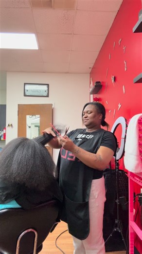 Requests: fulfilled. Expectations: exceeded 😮‍💨✨ The girlies asked & I DELIVERED. Don’t just get braids… get the experience 💅🏽 Knotless Boho Bob — lightweight, flowy, luxury finish 🤍 📍Greenville, NC | Link in bio to book 📲 #greenvillenc #greenvillebraids #ecubraids #knotlessbraids #explorepage | Keke Midgette