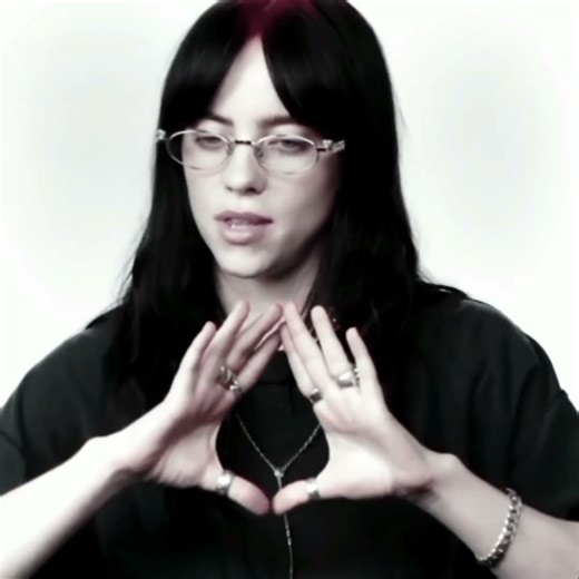 Her red roots🤌🏻#billieeilish #edit #edits#alightmotion