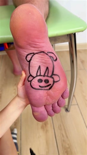 🦶CAN YOU DRAW ON FEET? 😂