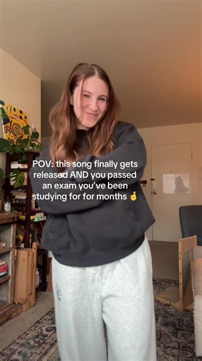 Looking at a newly certified personal trainer!! Also this song is my hyperfixation #thehand #gymgirl #gymtok