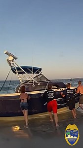It’s not something you see every day on the beach… a boat stranded on the shore at Hanna Park. But our officers are trained to respond to everything, and that’s exactly what Officer Stillwell and your #JSO Marine Unit did. These officers wasted no time getting the boat off the beach and back into the water. A beached boat can cause a hazard for beachgoers, not to mention a big expense for the boat’s owner. Our officers went the extra mile to make sure that wasn’t the case. 🚤 We hear tomorrow’s 