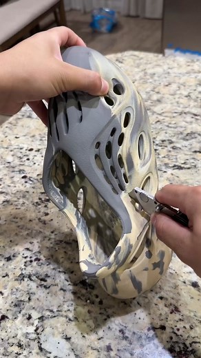 Yeezy custom slides? #gavcustoms