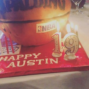 This cake is crazy thanks mom @michelemahone | Austin Mahone