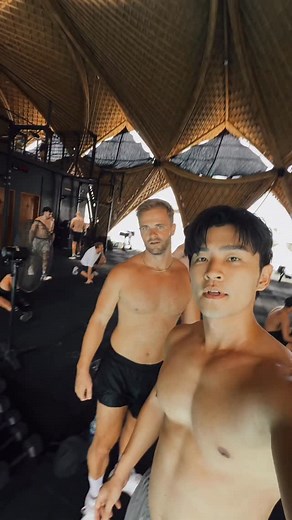 Discipline looks lonely until you find your tribe. This workout is so much easier with my mates. | Alvin Chong 鍾瑾樺