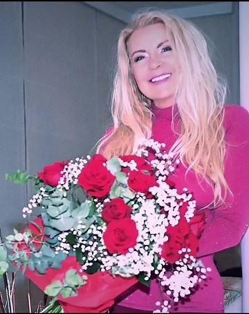 I LOVE ROSES 💟 in any colour 💟 Happy Wednesday💟 | Lian Ross