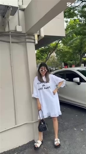 New Arrival !!!! Korea Style Minidress ราคา 520 เดรสสั้นคอกลมแขนสั้นทรงปล่อย เพิ่มดีเทลแต่งลูกไม้ฉลุที่ปลายแขนและชายเสื้อ สกรีนฟร้อนท์เกร๊ๆ งานเกาหลีเกาจัยสุด เป็นมินิเดรสที่ถูกต้องเลยคะ กำลังดีไม่สั้นและไม่ยาวเกินไป ใส่ออกมาคือสวยจึ้งแน่นอนค๊า Color : 2 สี ดำ ขาว Frabic : ผ้า Cotton 100% Size : อก 48-54“ เอว 48-54” สะโพก 50-56“ ความยาว 33” #เดรส #เดรสสั้น #เดรสสาวอวบอ้วน #ขายดี #สินค้าพร้อมส่ง #แฟชั่น | Salinla Closet