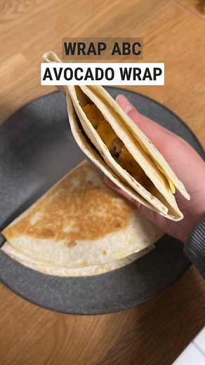 LIZA | REZEPTE | MEALPREP | UGC Creator on Instagram: "IHR HABT IDEEN FÜR REZEPTE MIT BUCHSTABEN B-Z? ⬇️ dann ab damit in die Kommentare ♥️ folgt mir um die weiteren Wrap Rezepte nicht zu verpassen 🌮🌯 Herzlich Willkommen zu meinem neuen Format: Wrap ABC! 🌱 ich liebe Wraps für die #schnellefeierabendküche ♥️ daher teile ich meine Ideen mit euch 😊 AVOCADO WRAP: 🥑 Avocado 🥑 Tomaten 🥑 Kräuterfrischkäse 🥑 Käse Dann ab damit in den Toaster und knusprig werden lassen 🎉 PROBIERTS AUS! #avocado 