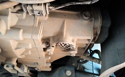 自己动手更换手动变速箱油 比想像中简单 不需要升降机 人人都能学会