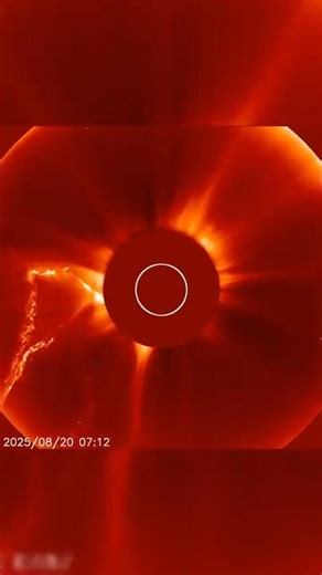 🚨 GIANT SOLAR FILAMENT JUST SNAPPED. ONE OF THE LARGEST OF THIS CYCLE 🌞 At 05:48 UTC on August 20, a towering solar filament erupted from the Sun’s southeastern limb, triggering a massive coronal mass ejection (CME). NASA’s SOHO LASCO C2 and CCOR-1 instruments captured the CME expanding rapidly into space. The plasma was ejected in a wide arc and is confirmed to have originated from active region S17W15. The blast was deflected away from Earth due to positioning near the limb. Observers from N