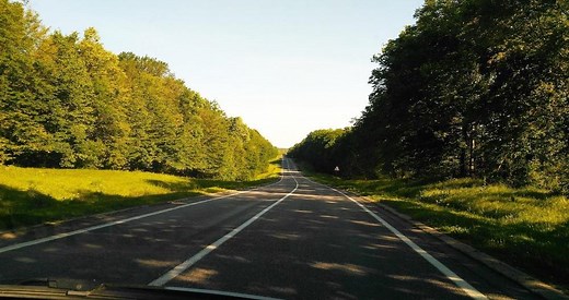 Franchissement d’une ligne continue : les règles du Code de la route