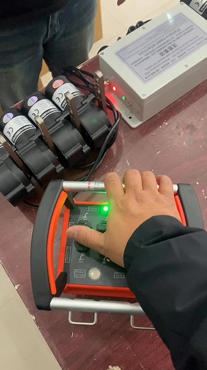 9.4K views · 14 reactions | Waterproof radio remote control for hydraulic crane with CE certificate Crane truck, concrete pump truck, aerial work truck#crane #grúa #joysticks #radio #spider #crawler #drilling #Vinç #guindastes #kran #Vinç #XCMG #Palfinger #PM #FASSI #SANY #HIAB #zoomlion #EFFER #spidercrane #drilling #skidsteer | Crane truck remote control, Yang | Facebook