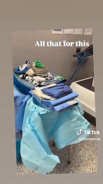 It’s crazy how much we have to open in such a short time, thank god for our nurses and turnover team. Here is a little robotic assisted wedge resection…. A little thoracic for you. #cst #surgery #thoracic #surgicaltechnologist