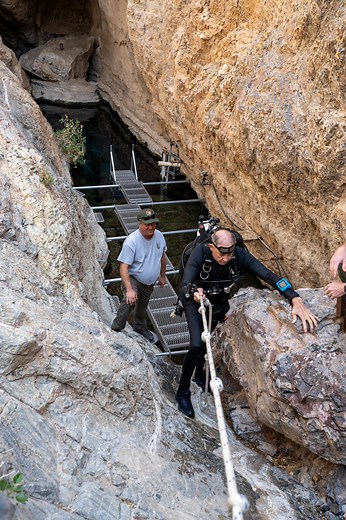 Devils Hole pupfish - spring 2025 count - Death Valley National Park (U.S. National Park Service)