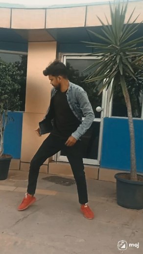 Voice by Ali Rodham on Instagram: "Going with trending 🤣 #gigihadid #alirodham"