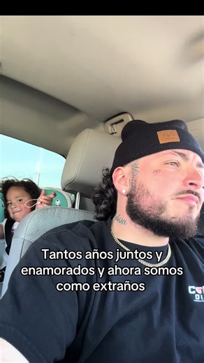 Peep my baby in the background lmaooo 😂 #enamorados #fyp #viral #desconocidos #juntos