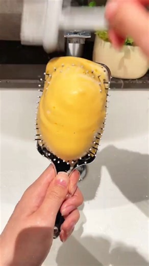 Effective Ways to Clean Hair from Your Comb