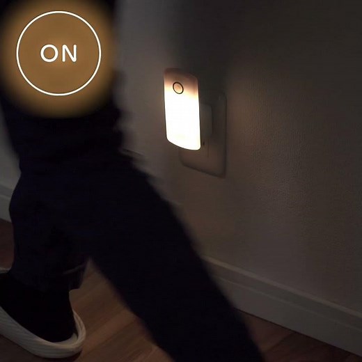 夜の廊下をやさしく照らす『足元ライト』800-LED043