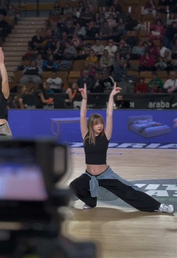 Aupa Araskiii 💚🏀 Atzoko partiduan kaña ematen!🔥🔥🔥 URBANOA eta DANTZA! Biba zueeekkk!!! Mila esker Araski!! plazer bat💚💚