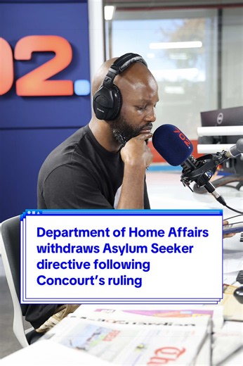 “Government need to take accountability and stop playing lip service” Clement Manyathela speaks about the recent Home Affairs’ withdrawal of the Asylum Seeker’s directive after the Constitutional Court’s ruling this week. #TheCMShow #AsylumSeeker #HomeAffairs #702WalkTheTalk