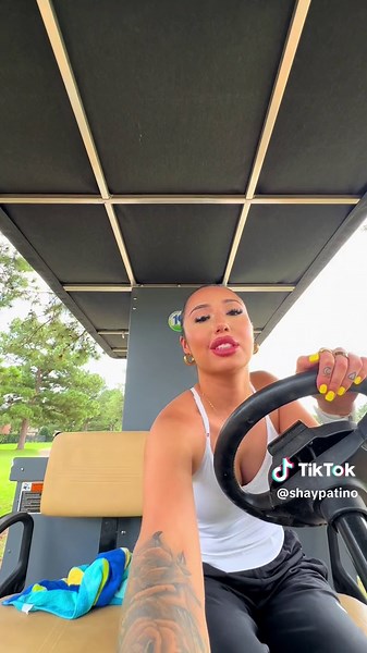 Beverage Cart Girls: The Cart Broke Down