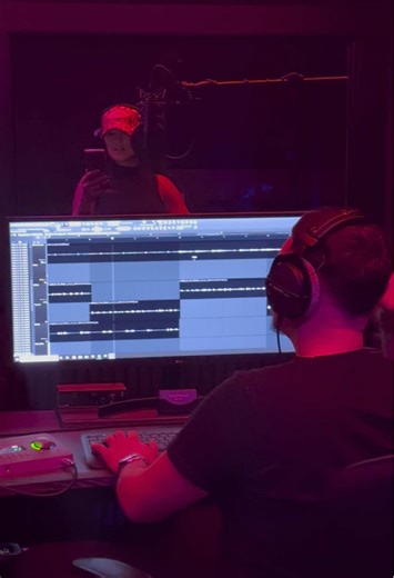 Jessica Simpson's Emotional Studio Performance