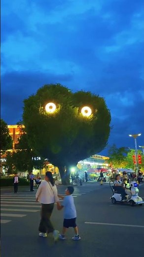 Eye Lights Tree | Interactive Outdoor Light Installation Experience