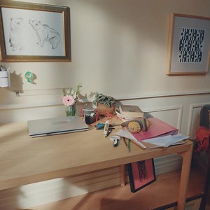 Desk clutter is counter-productive. Get organized with Command™ Brand. | Command