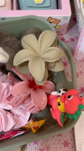 Rono's lucky scoop on Instagram: "1 hair accessories scoop and 1 lucky gift scoop for yazhini❤️ #gifts #luckyscoop #tamilnadu #cutestationery #smallscalebusiness #charms #ronosluckyscoop #chennai #giftscoop #india"