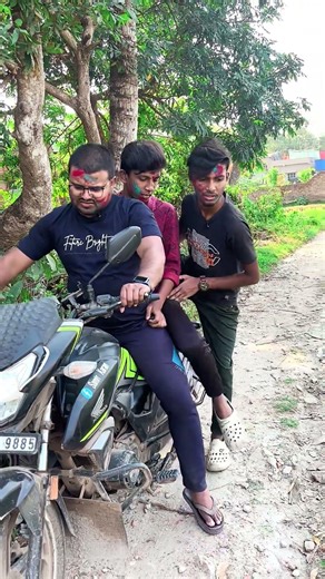 দেখে আর সামলাতে পারিনি 🤣#youtubeshorts #funnyreels #comedyvideo #funnyvideo #karanporiber