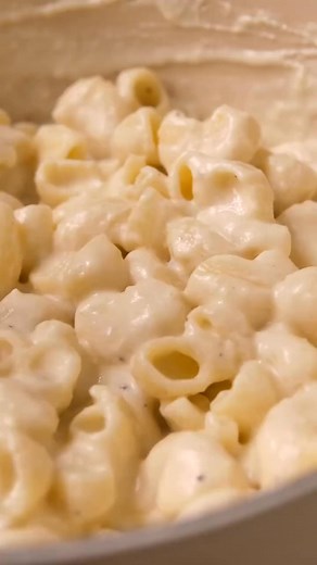 Everyone needs a go-to homemade mac and cheese recipe in their back pocket, and this one is ours. It’s simple to make, tastes fantastic, and makes super creamy macaroni and cheese. Grab the recipe by clicking the link in our profile! #pasta #pastarecipes #macandcheese #macaroniandcheese #dinnerideas #dinnertonight #inspiredtaste | Inspired Tastez | Facebook