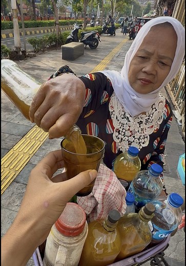 Jamu: Minuman Herbal Tradisional Sehat di Indonesia