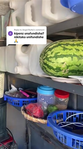 Replying to @Angel Rutta Ndio nafundisha kwa njia ya theory dear Mimi unanichangia tu hela ya bundle kipenzi ! Pia nimetumia video ya zamani kwa lengo la kuwa msivunjike moyo wale mnaoanza biashara ya juice anza na ulichonacho siku zinavyozidi kwemda unazidi kuboresha na biashara pia kuna changamoto zake ukitatua hii inakuja ile ukitatu hii ile hukuitatua vinzr kwahyo Ndugu zangu Kila mnachokiona kimekua kili anza mdogo mdogo kikubwa tu Tusijilinganishe ni vinzr kumtumia mtu kama mfano ila unawe