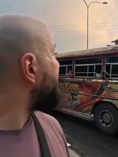 Crazy Srilankan Bus🚍🚍🚍😁😁😁😁😁😁😁😁😁😁😉 #srilankanartist #srilankanactress #niliyo #my_favourite_actress #foryou #fyp #fypシ #onemillionaudition #viral #foryoupage #trending #srilankan_tik_tok🇱🇰 #tiktok #sinhala #bus