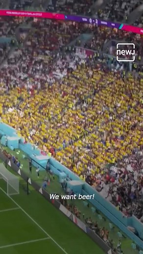Football fans chant "we want beer" during the FIFA World Cup Match. The host nation Qatar has banned the sale of alcohol in stadiums. #AajNEWJDekhaKya | Briefly