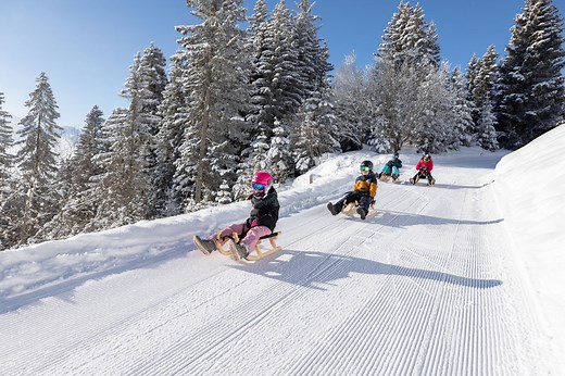 Kennt ihr eigentlich schon die neue Hexen-Rodelbahn in Fiss? 🛷 Die neue, ca. drei Meter breite Naturrodelbahn hat ein ideales, nicht allzu starkes Gefälle und ist somit besonders für Familien geeignet. 👨‍👩‍👧‍👦 Immer Dienstags, beim Rodel- und Fondueabend kann die Rodelbahn ebenfalls genutzt werden. Nähere Infos 👉 https://sfl.tirol/3pz3igL *** The new bewitched toboggan run in Fiss has been completely reconstructed. 🛷 The new, three-metre-wide toboggan run is perfectly suited for families.