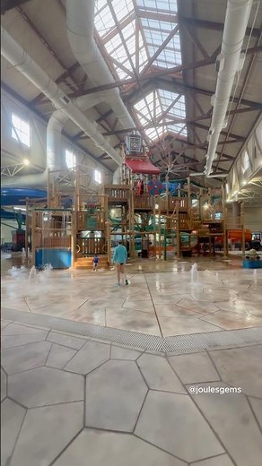 Williamsburg’s Beautiful Indoor Waterpark 😍 #greatwolflodge
