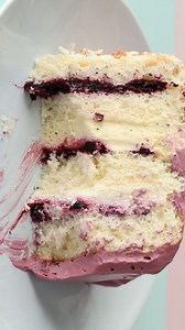 Poppy Blueberry Cake Happy Sunday everyone!☀️ If you love those typical Scandinavian-style cakes—very fruity and bursting with fresh, vibrant flavors—then this is about to be your new favorite cake ever. My Poppy Blueberry Cake is fresh, light, and absolutely packed with deliciousness in every bite. I start with my go-to fluffy vanilla sponge cake that so many of you already love. The first layer gets a generous spread of homemade blueberry jam, which is basically just wild blueberries, a tables